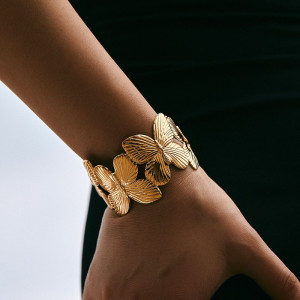 BraceletBuddy Unleash Your Style with Confidence