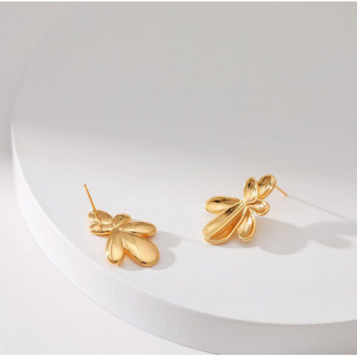 Sleek Glamour Earrings Unleash Your Style with KE0498