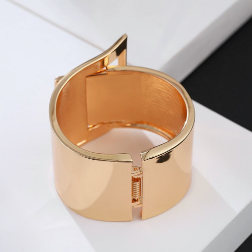 Geometric Buckle Shape Smooth Bracelet