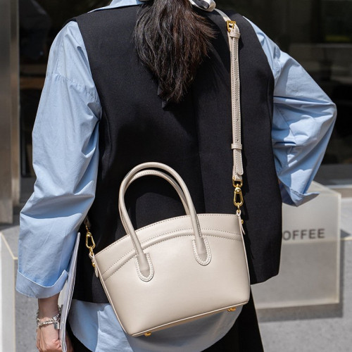 Women's Leather Bag In Shell Shape